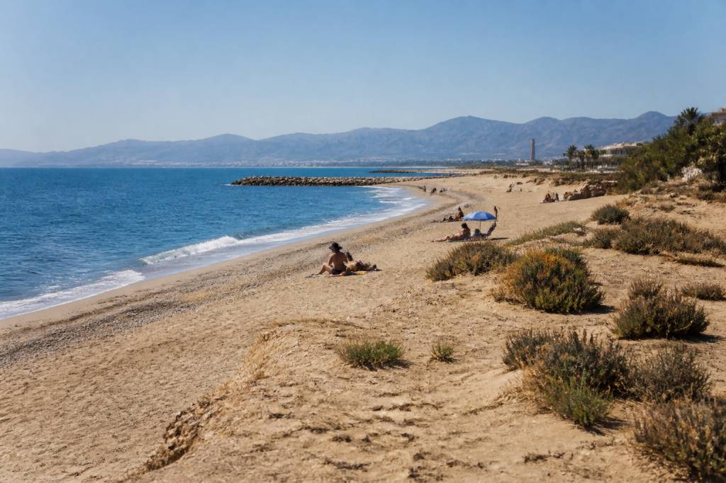 S&rsquo;évader à Playa de Vera : le paradis naturiste andalou sous le soleil d&rsquo;Espagne