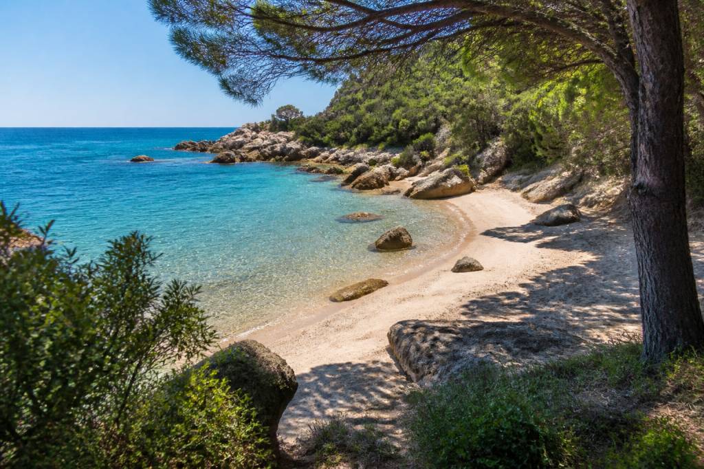 Les 3 meilleures plages naturistes de Corse pour un séjour entre mer et maquis