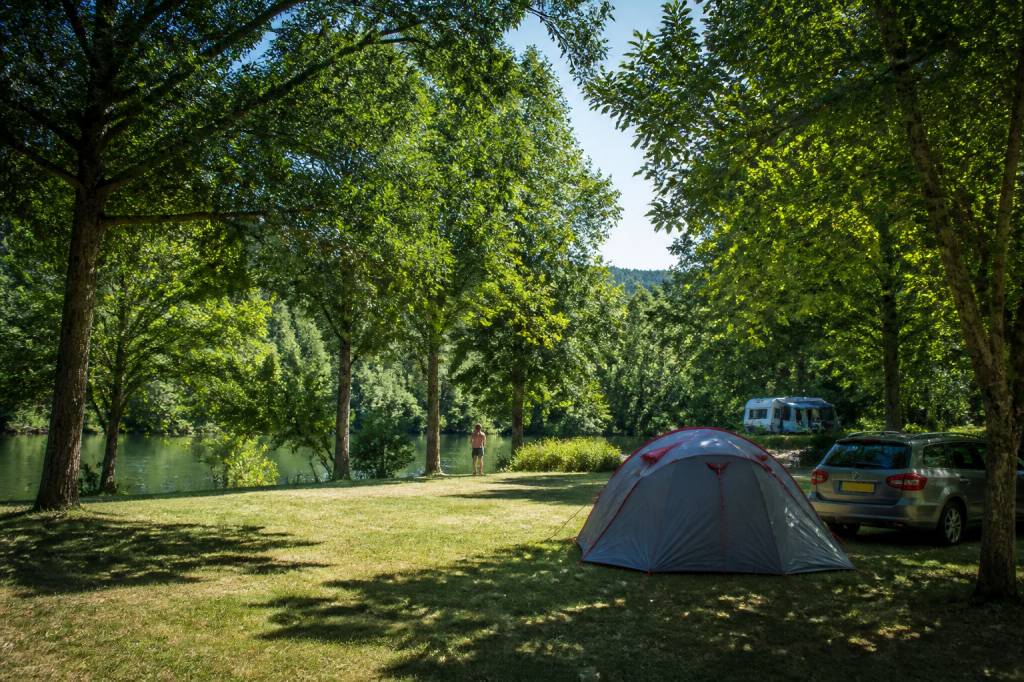 Carte des campings naturistes en France : où camper en pleine nature