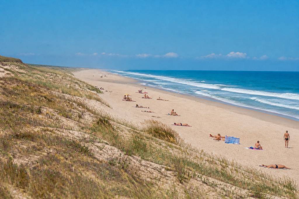 Naturisme dans les landes : plages, campings et adresses pour pratiquer en toute sérénité