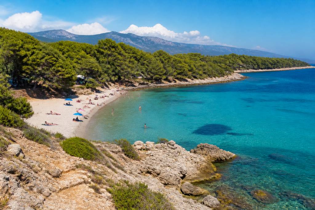 Camping naturiste bord de mer : guide pour choisir votre destination idéale