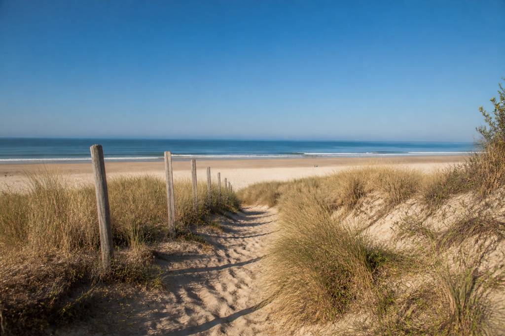 Plage naturiste Soulac-sur-Mer : guide pratique pour profiter du littoral en toute liberté