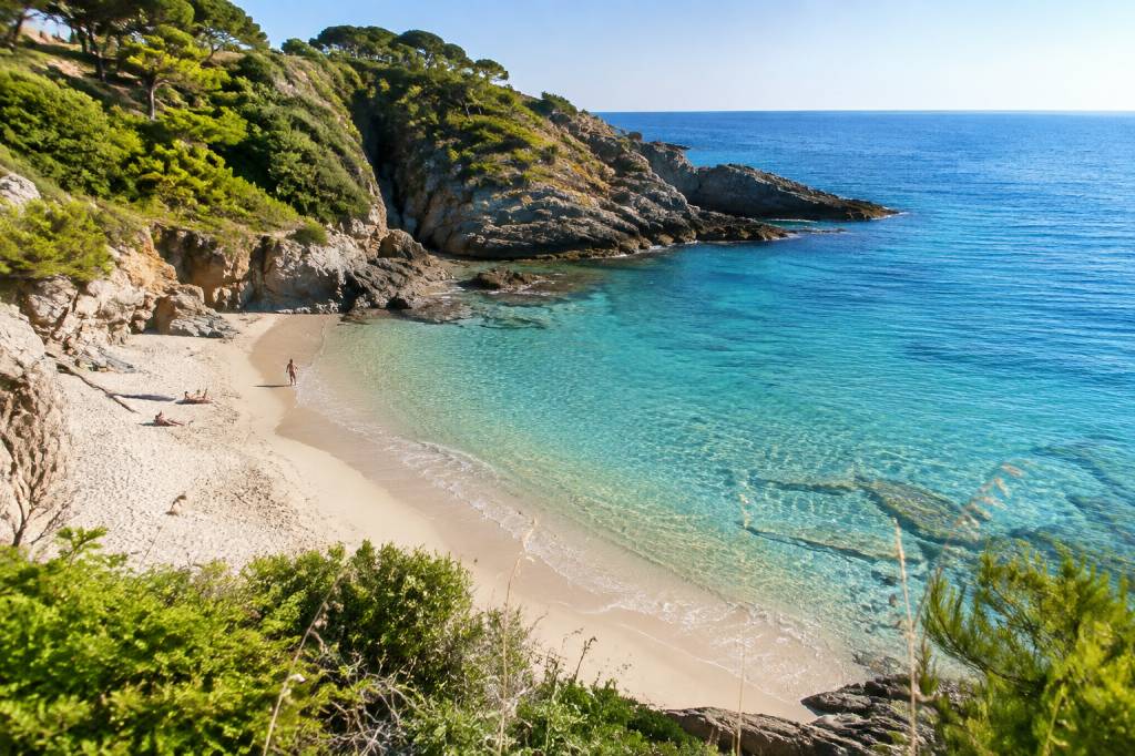 Naturist beach france : les meilleures plages naturistes à découvrir en France