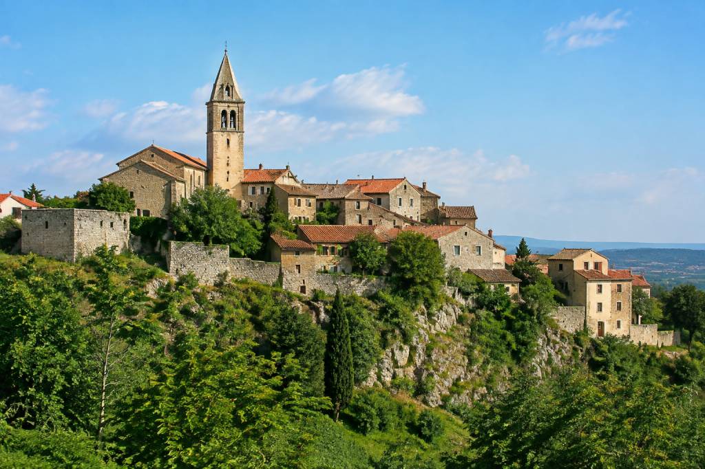 Motovun : guide naturiste pour découvrir la ville médiévale d’Istrie