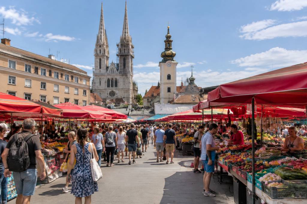 Dolac market à Zagreb : découvrir le marché emblématique de la ville pendant un séjour naturiste en Croatie