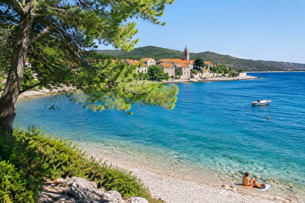 Starigrad en Croatie : guide naturiste et conseils pour votre voyage nu