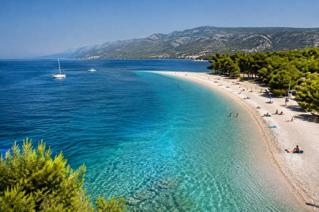 Bol Zlatni Rat : découvrir la plage naturiste emblématique de Brač, en Croatie