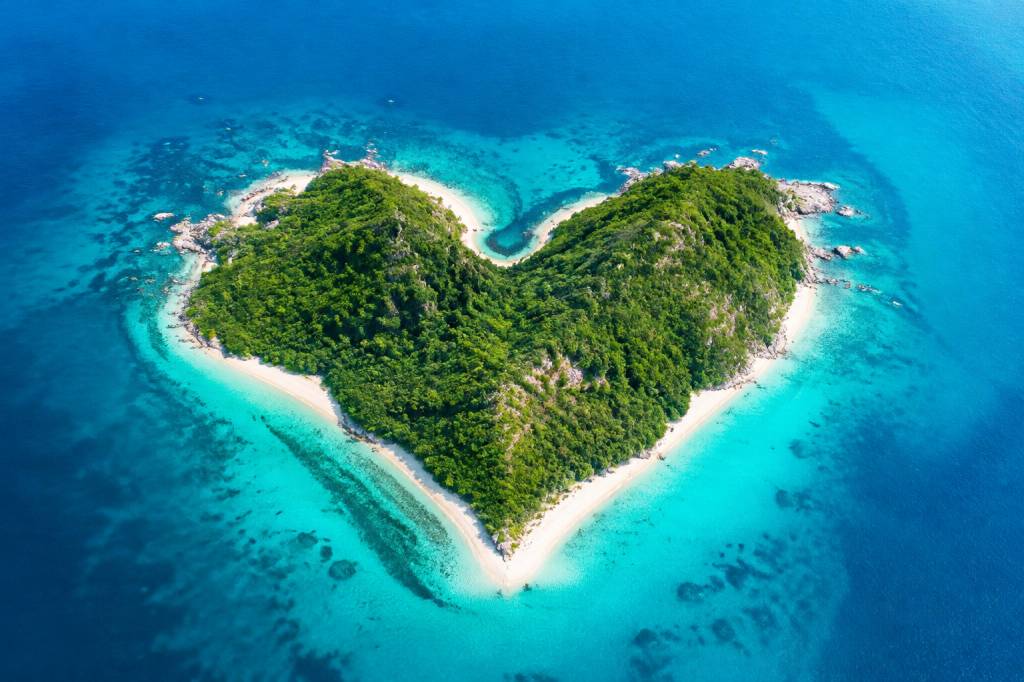 Île en forme de cœur : les destinations les plus surprenantes à découvrir nu