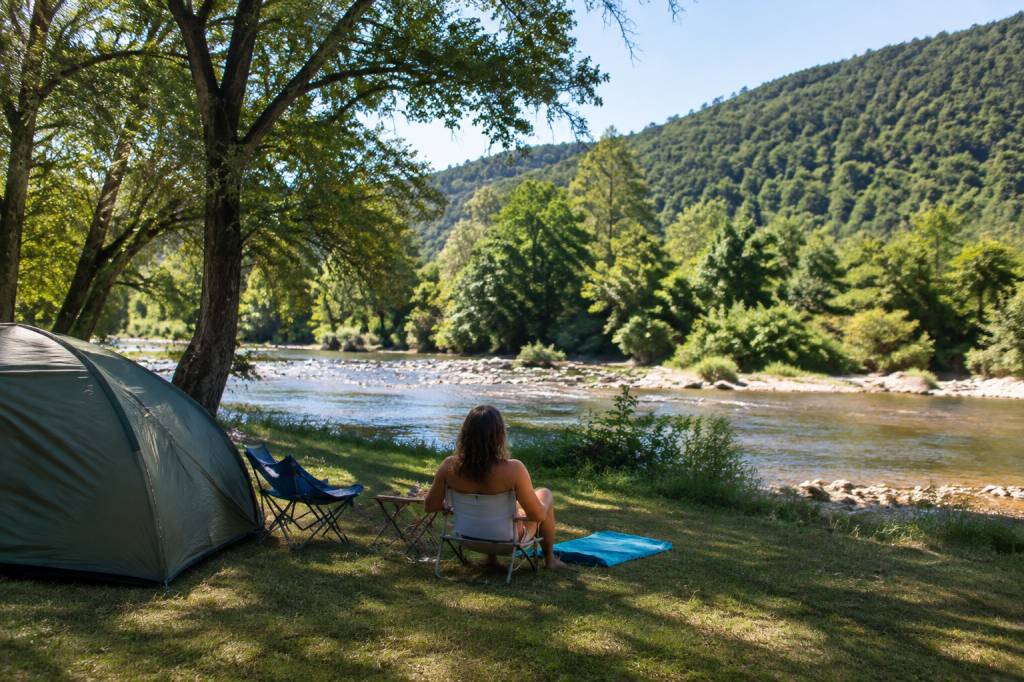 Camping l&rsquo;eau vive : séjour naturiste au bord de la rivière