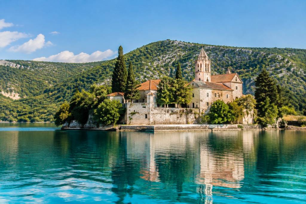 Monastère de Visovac : découvrir un joyau spirituel de Croatie