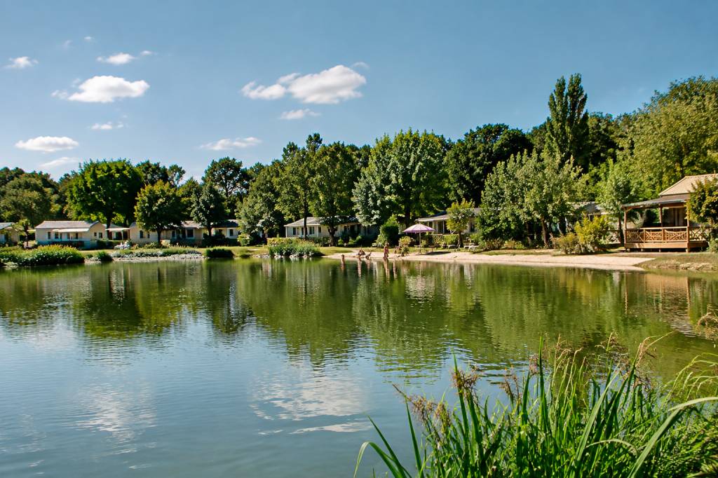 Camping l'Île Verte en Charente-Maritime : séjour naturiste au cœur de la nature
